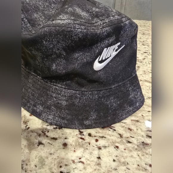 Nike Bucket Hat S/M NWT Black & White Unisex Hat - Picture 5 of 6
